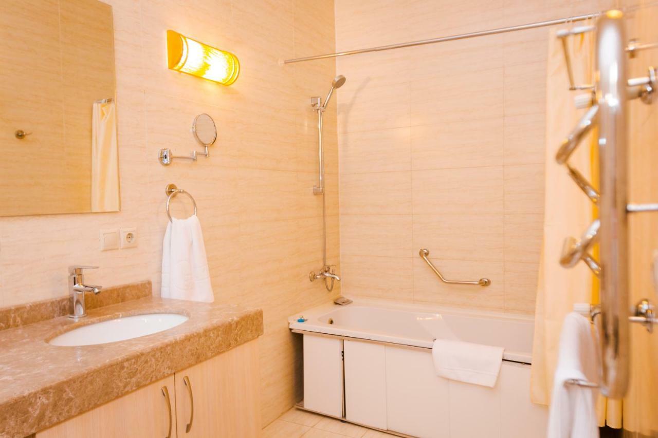 Atb Grand Hotel Атырау Экстерьер фото