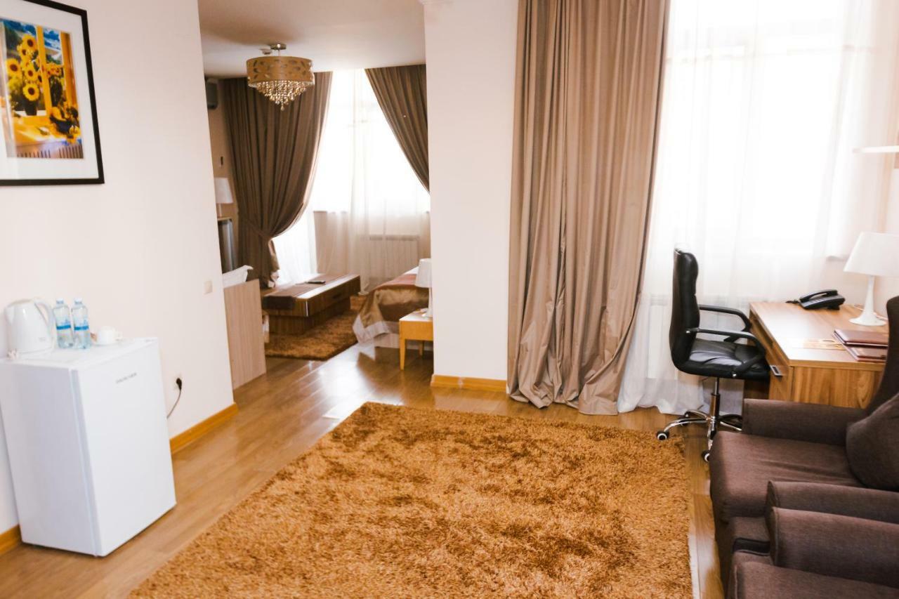 Atb Grand Hotel Атырау Экстерьер фото